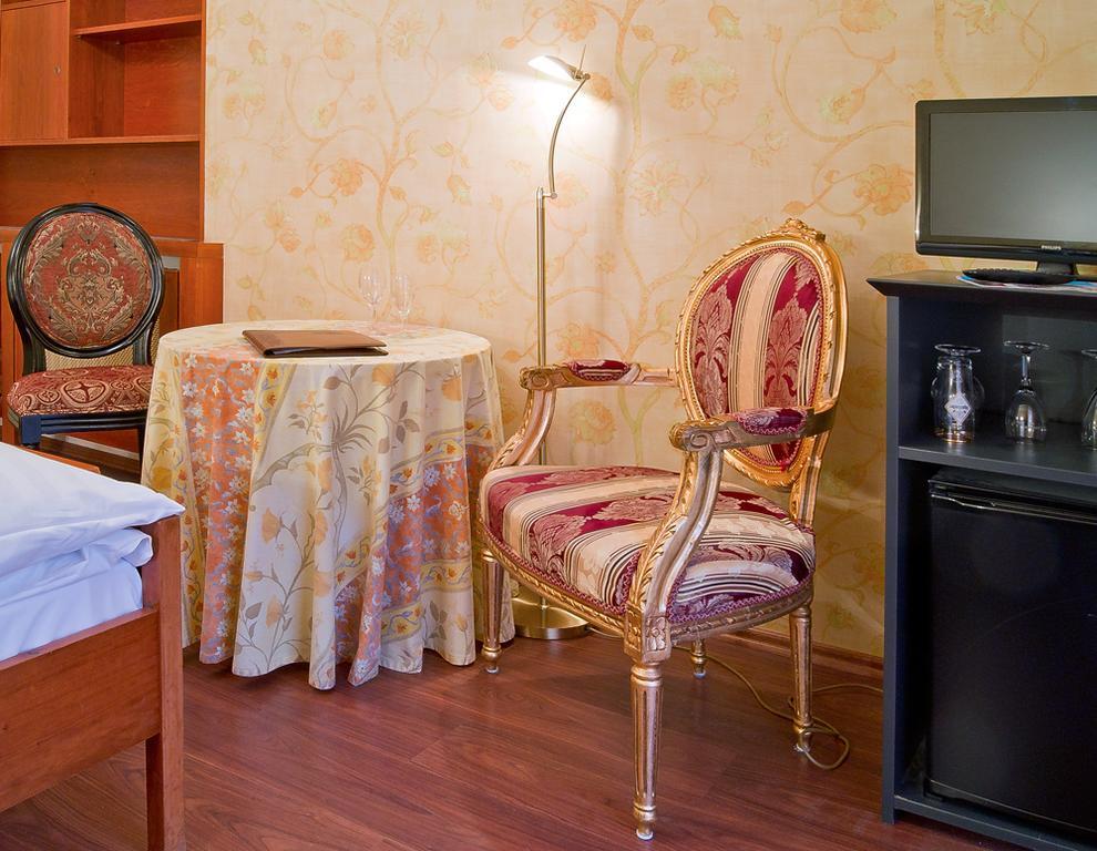 Zum Kranz Garni Hotel Бад Риполдсау Стая снимка