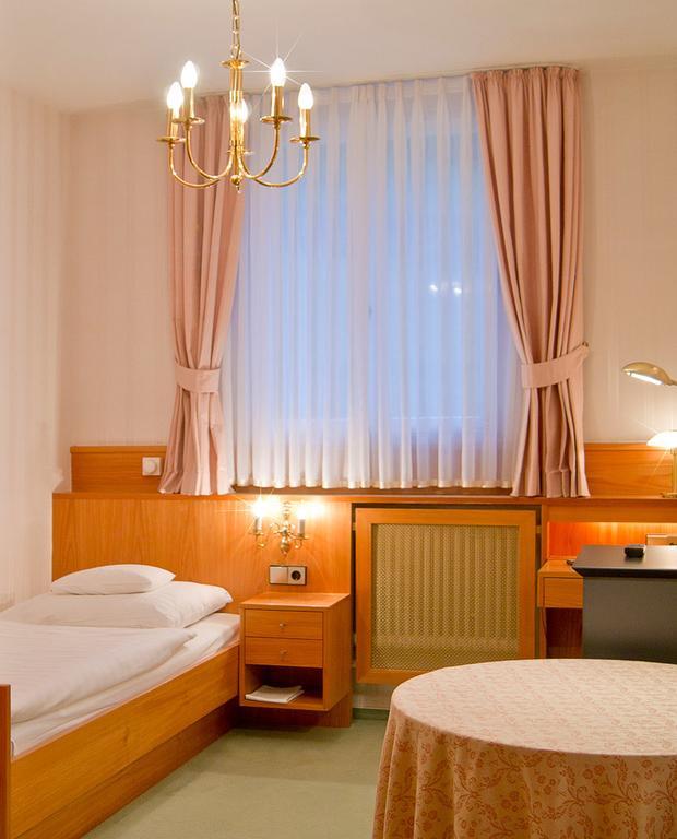Zum Kranz Garni Hotel Бад Риполдсау Стая снимка